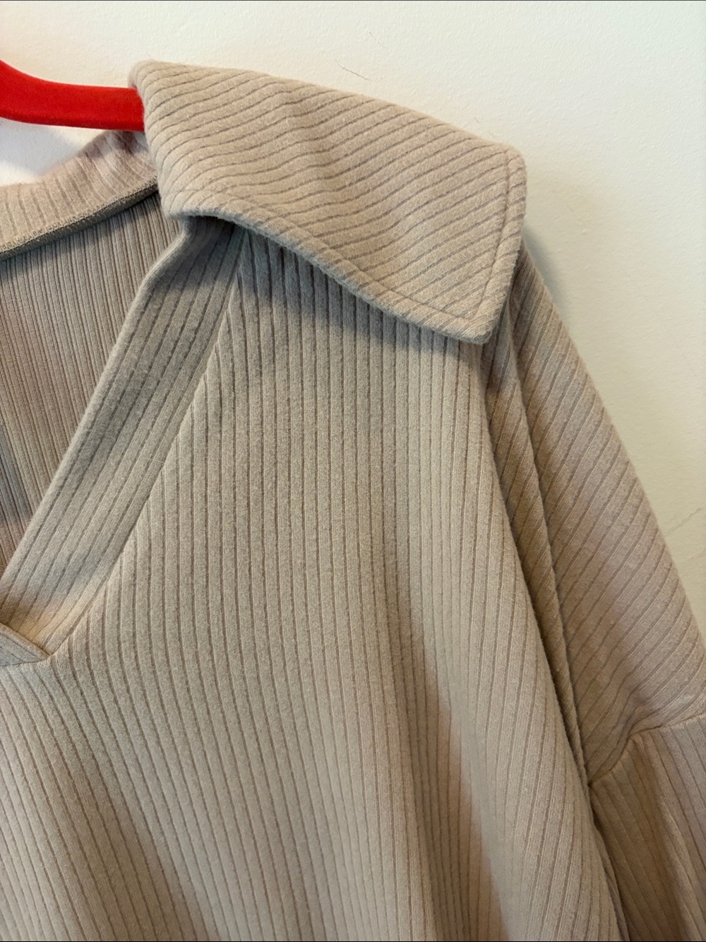 Kimberlye Beige Ribbed Collared V-Neck Cropped Sweatshirt - Picture 5 of 5